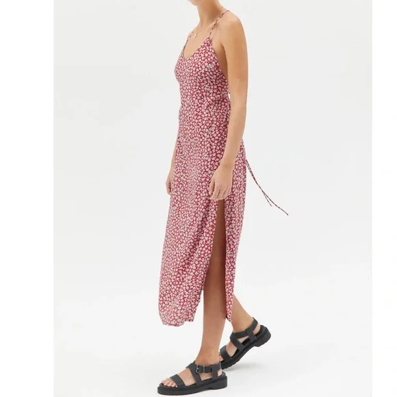 olive midi bodycon dress Olive Square Neck Ruched Midi Dress – AX Paris US